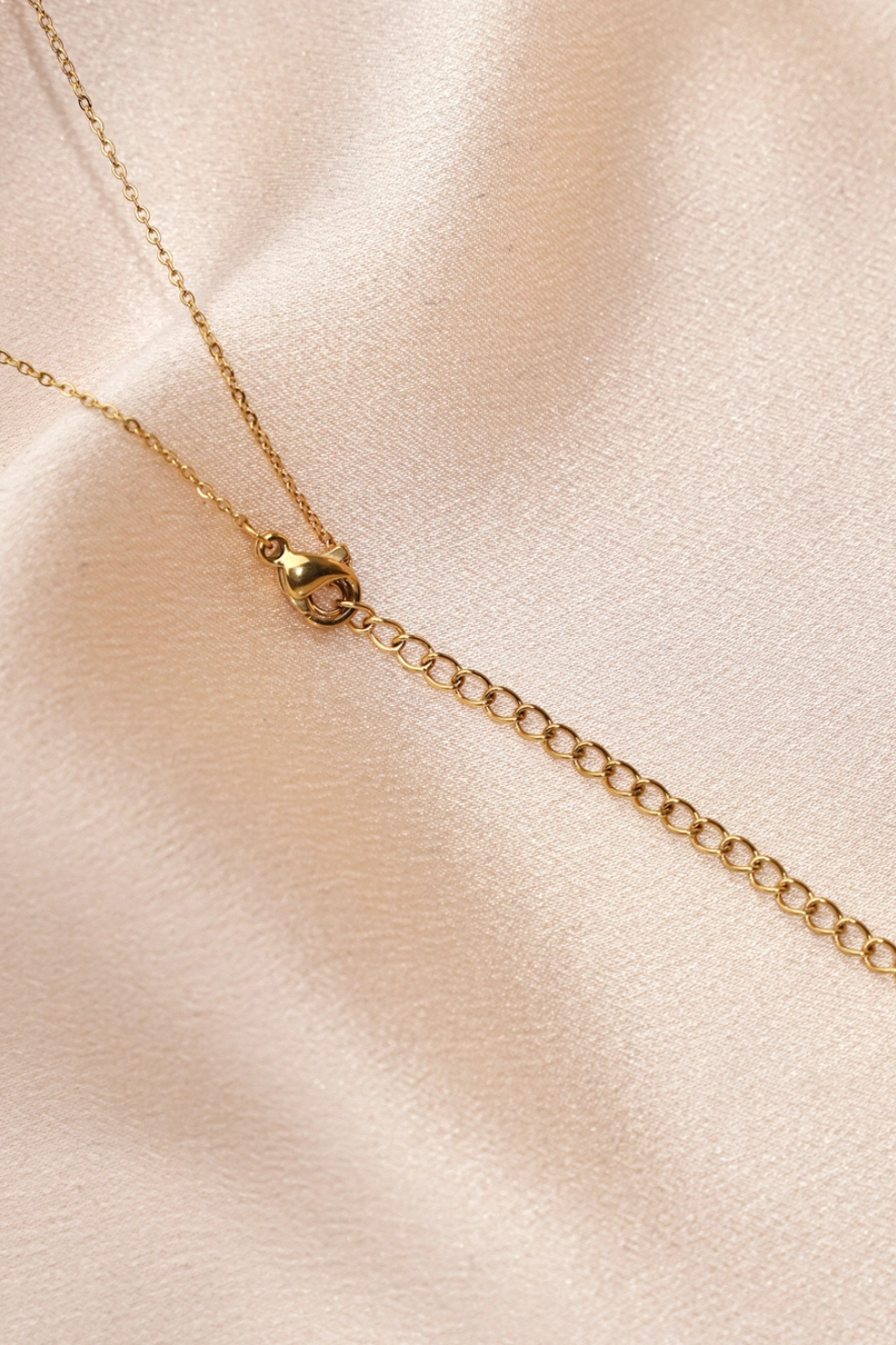 "Emma" Collier en Acier Inoxydable avec Pendentif Cercle et Perles Bleues