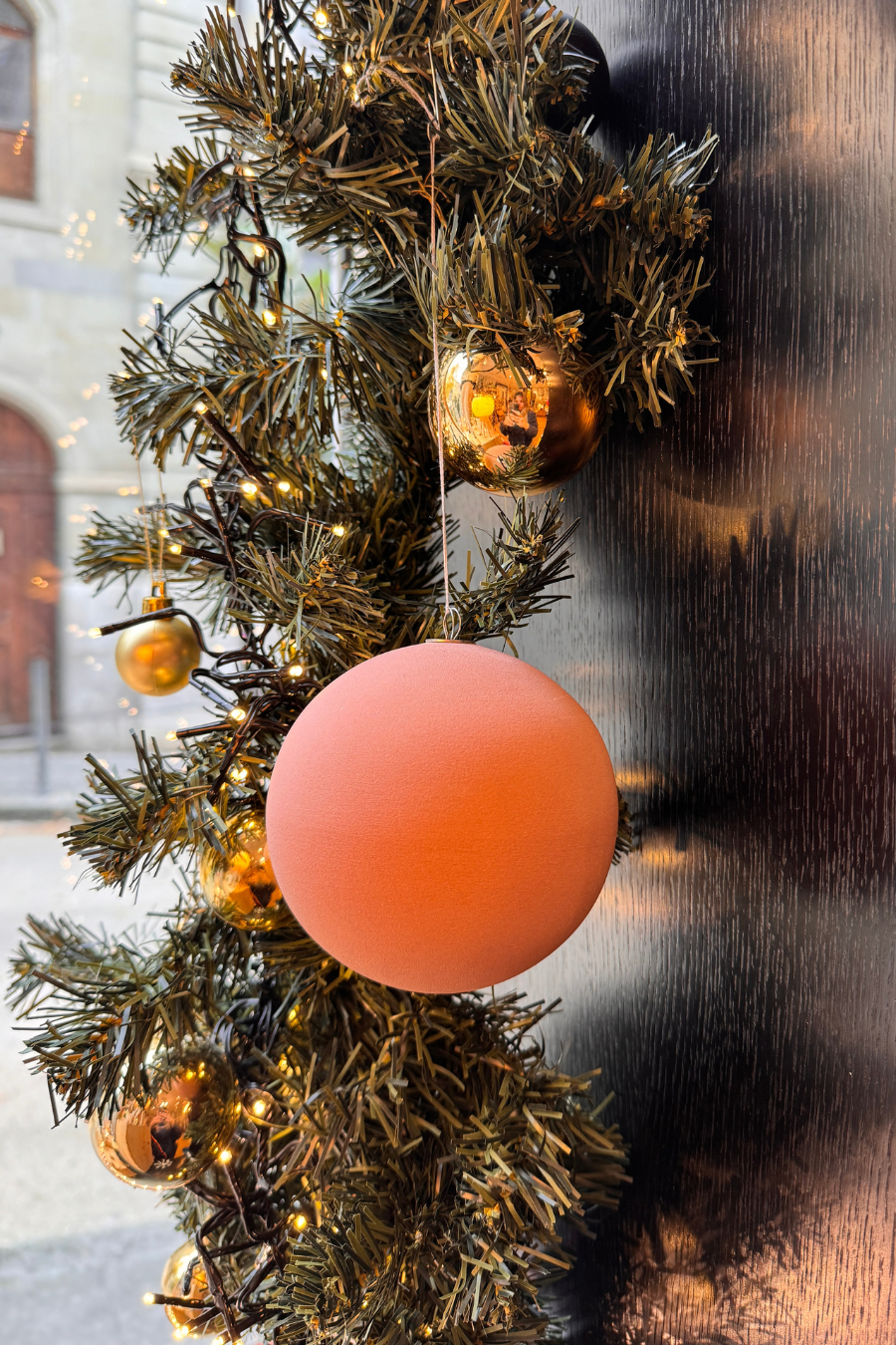 Christmas ball 'Sphere' S - Margot Reymond x Demarcporcelaine