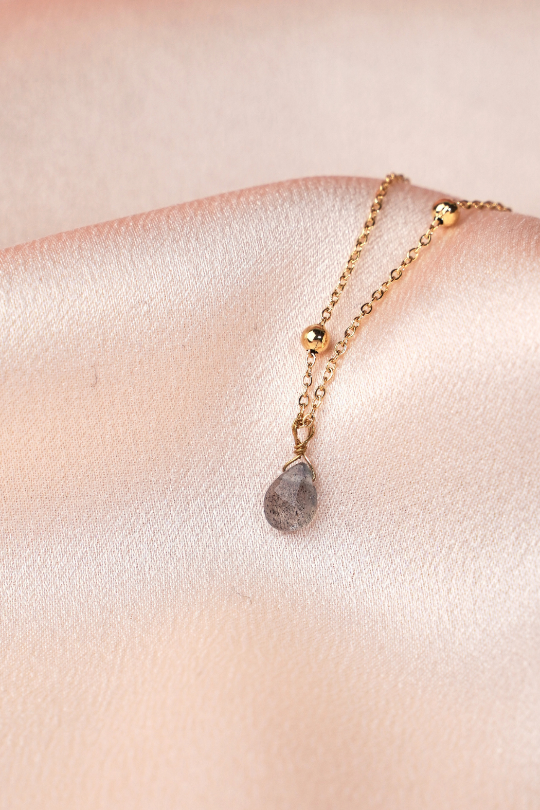 "Bette" Collier Pendentif en Pierre