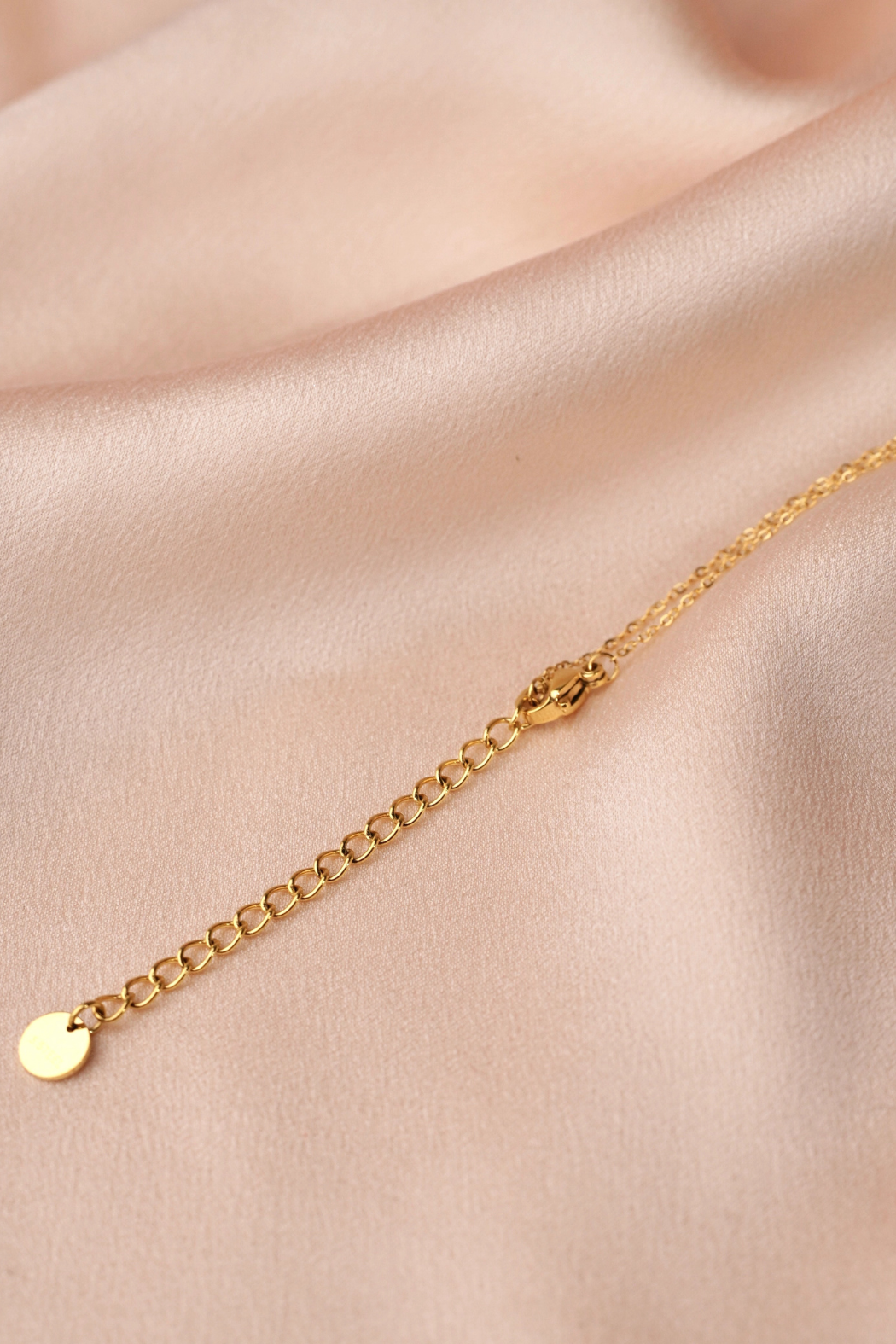 "Elio" Collier fin avec pendentif soleil et perles d’eau douce